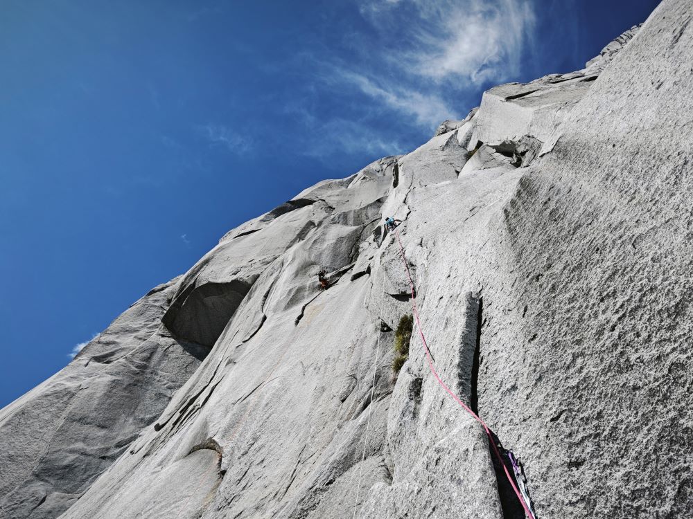 Mirco Grasso HDry Athlete rock climbing in Cochamò